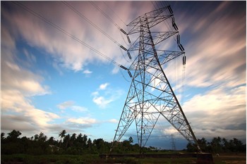 Research Status of UHV Power Transmission and Transformation Technology in China